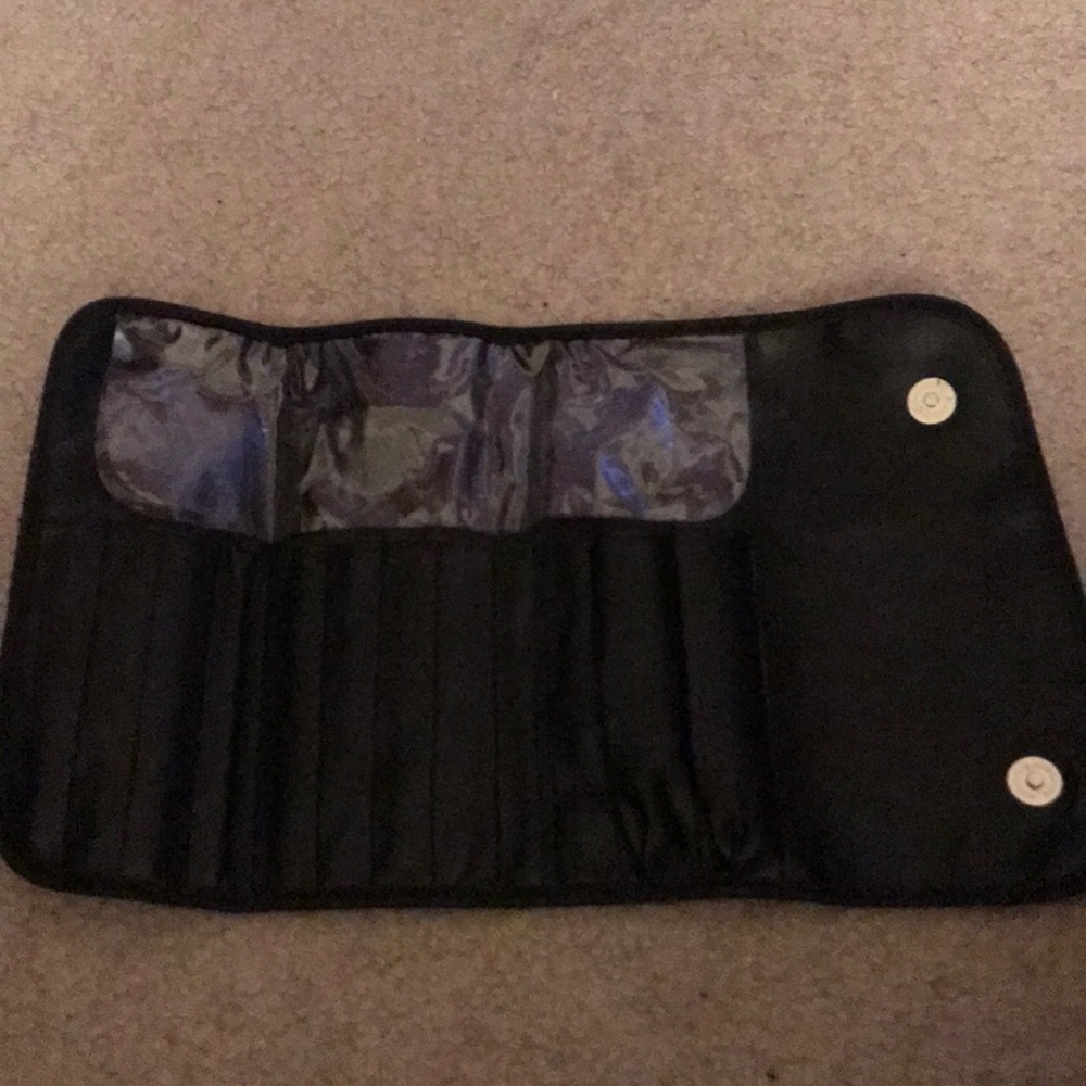 Travel makeup brush holder